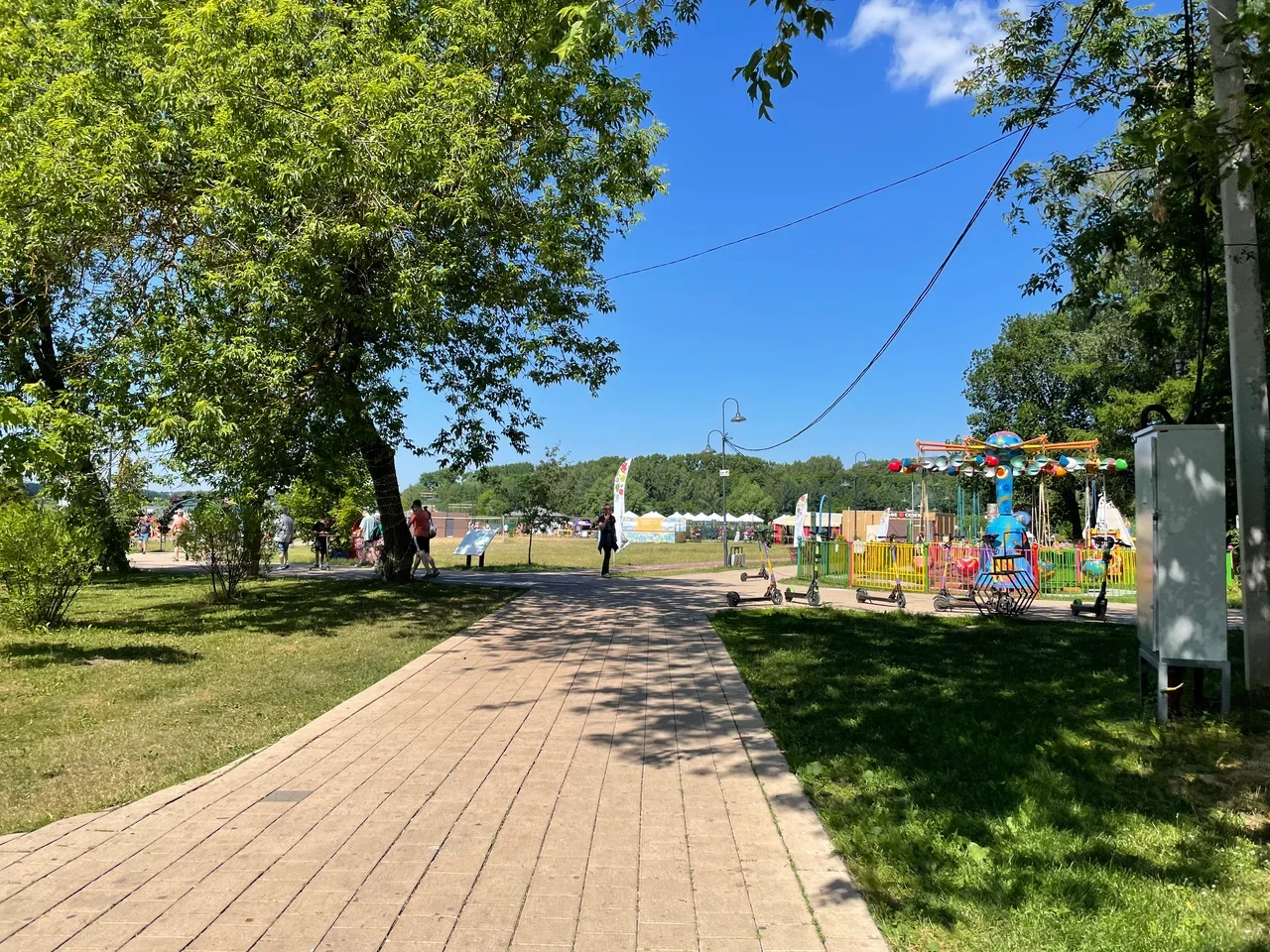 Фото Городской пляж на озере Сенеж - развлечение в Москве | Досугатор